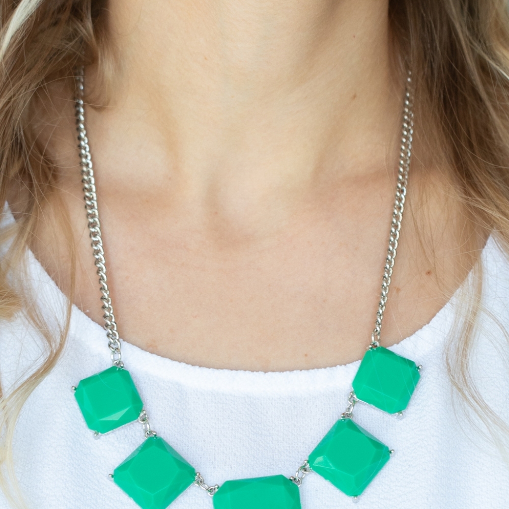 Paparazzi Jewelry 2 piece green set